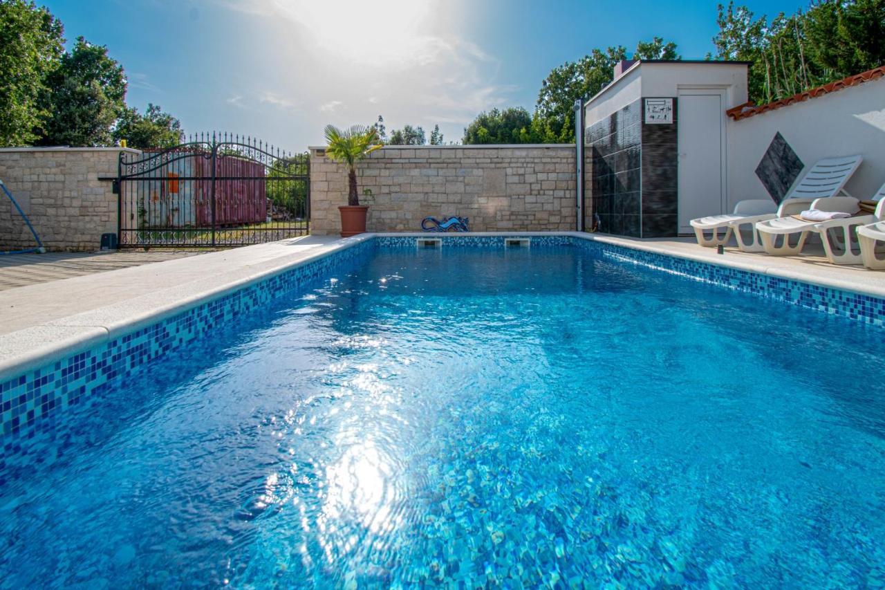 Apartments With Pool In Pula,Croatia Exterior foto