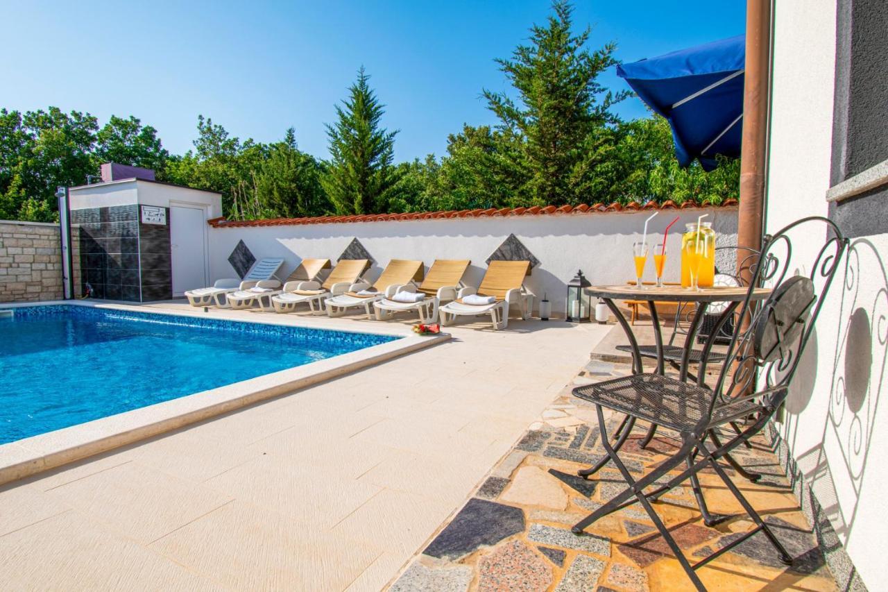 Apartments With Pool In Pula,Croatia Exterior foto